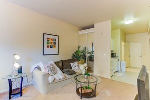 公寓 (1 Bedroom) | 客廳 | 電視