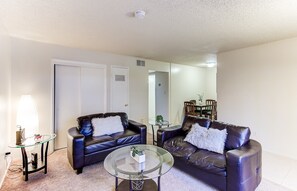 Apartment (2 Bedrooms) | Living room