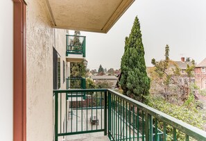 Appartement (2 Bedrooms) | Balcon