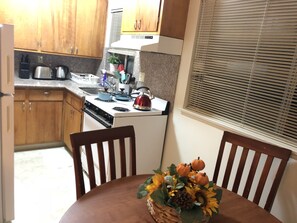 Apartment (2 Bedrooms) | Private kitchen - Cosy Berkeley Apartment Close to UC Berkeley #E (Berkeley)