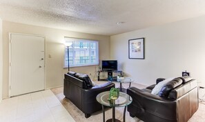 Apartment (2 Bedrooms) | Living room | TV - Cosy Berkeley Apartments 10 min to UC Berkeley 108d (Berkeley)