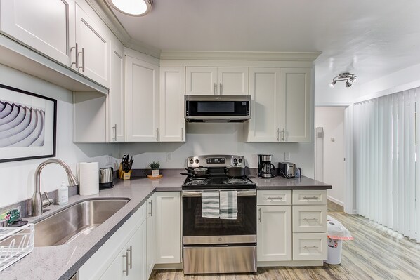 Apartment (2 Bedrooms) | Private kitchen | Fridge, microwave, oven, stovetop - Berkeley Apartment 2 Mins Walking to UC Berkeley Extension II (Berkeley)