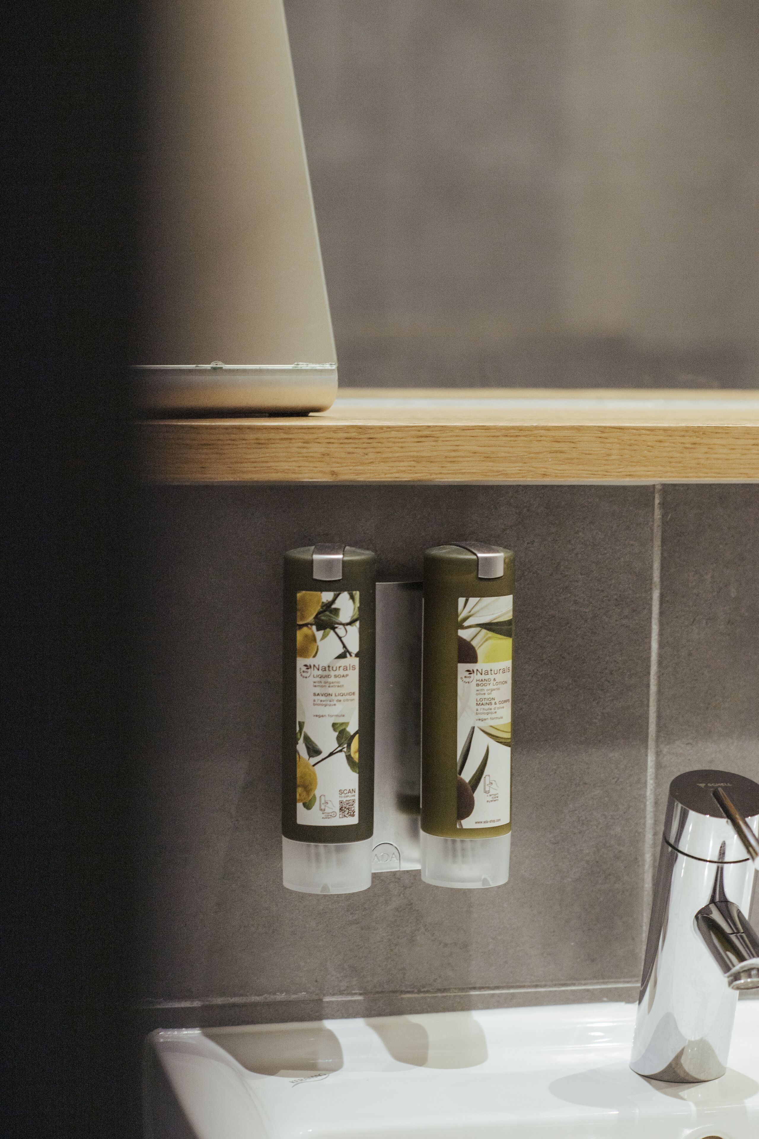 studio | bathroom | shower, free toiletries, hair dryer, towels