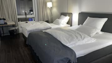 Standard Twin Room | Free minibar, in-room safe, desk, laptop workspace