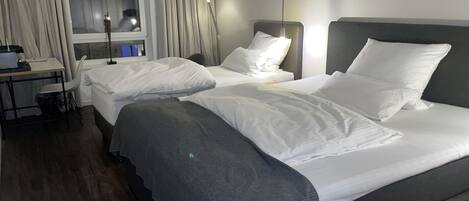 Standard Twin Room | Free minibar, in-room safe, desk, laptop workspace