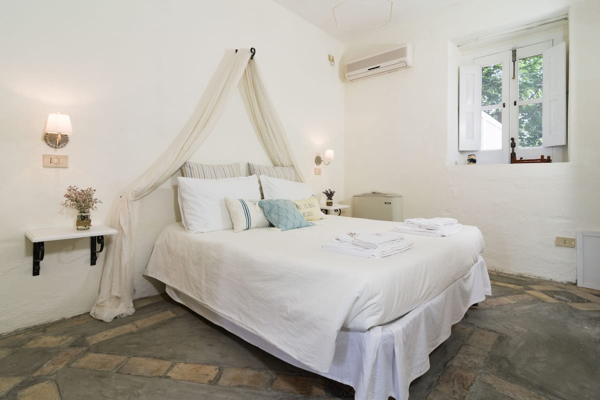 Studio (1) | Minibar, in-room safe, soundproofing, WiFi (free)