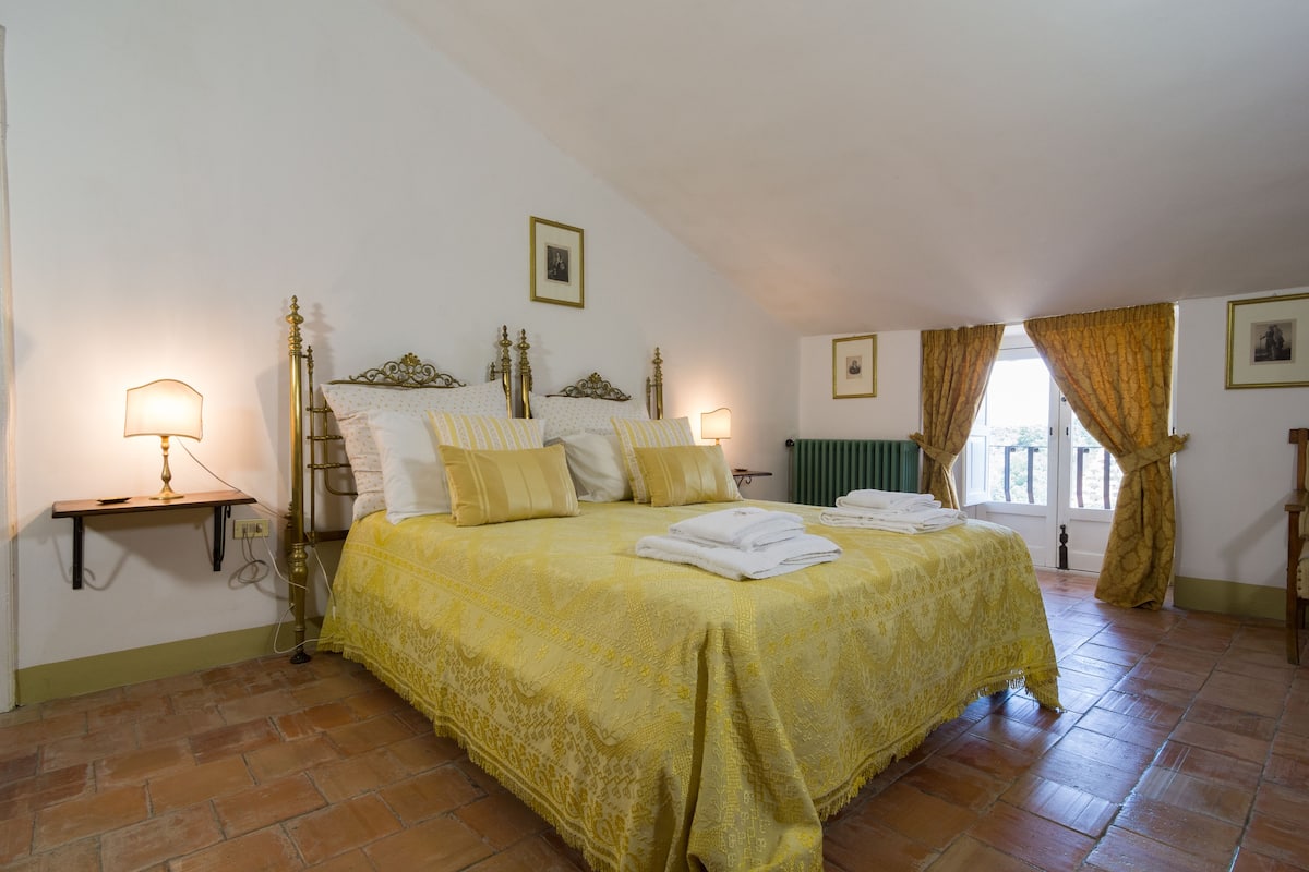 Suite (4) | Minibar, in-room safe, soundproofing, WiFi (free)