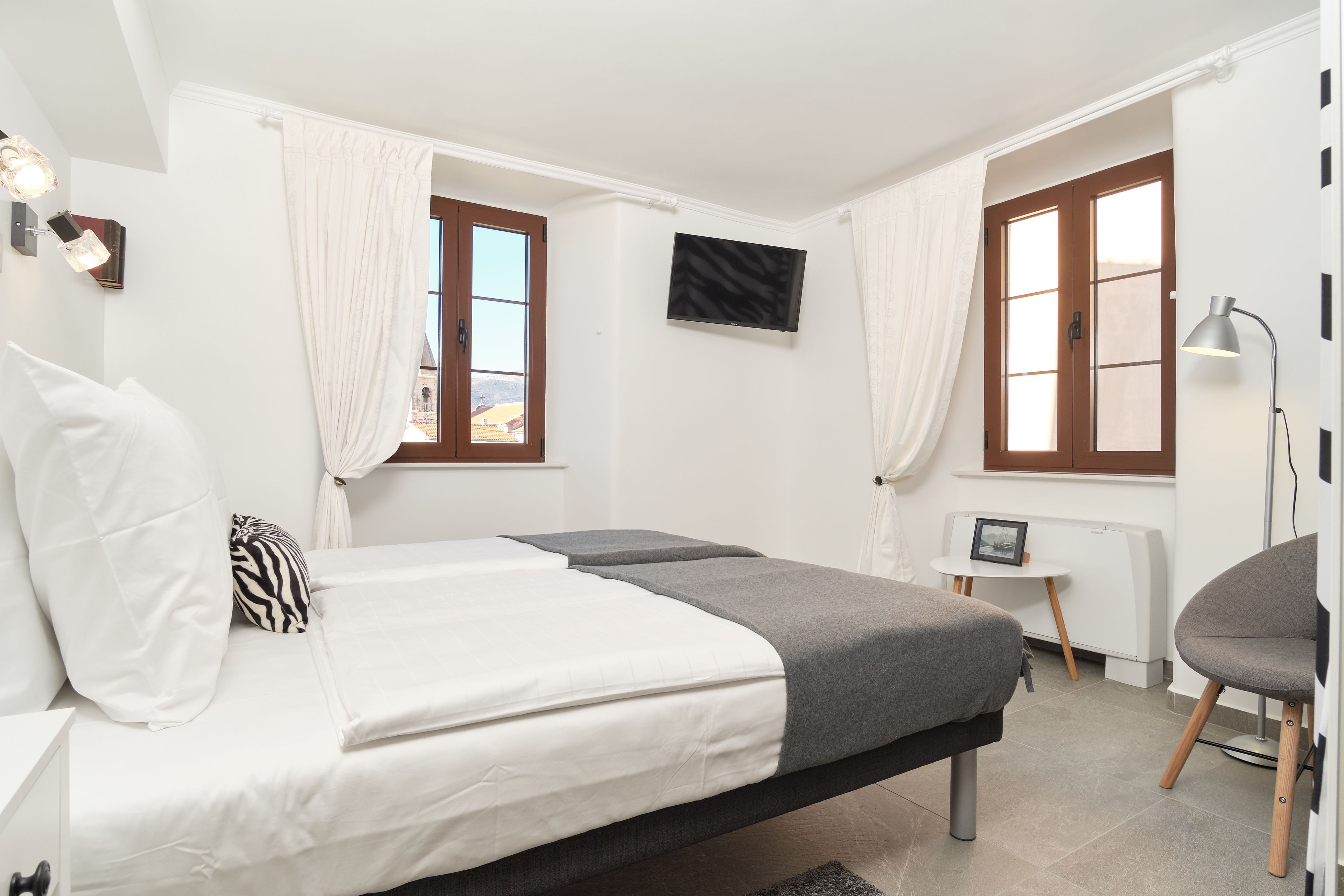 minibar, in-room safe, soundproofing, iron/ironing board