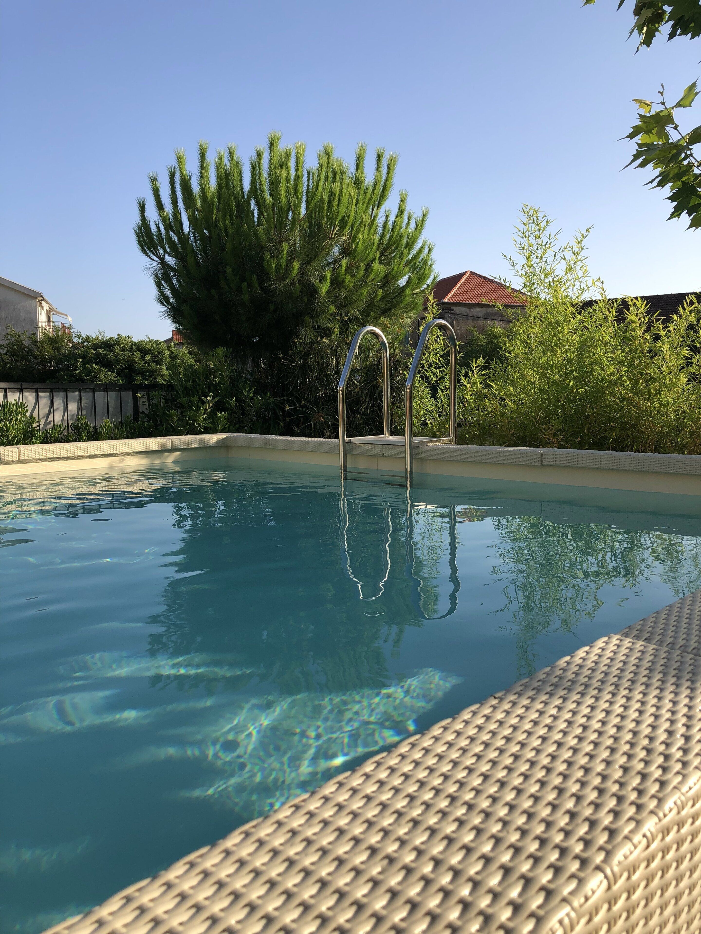 seasonal outdoor pool, pool loungers