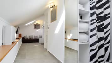 Habitación estándar con 1 cama matrimonial o 2 individuales | Minibar, caja de seguridad en la habitación y insonorización