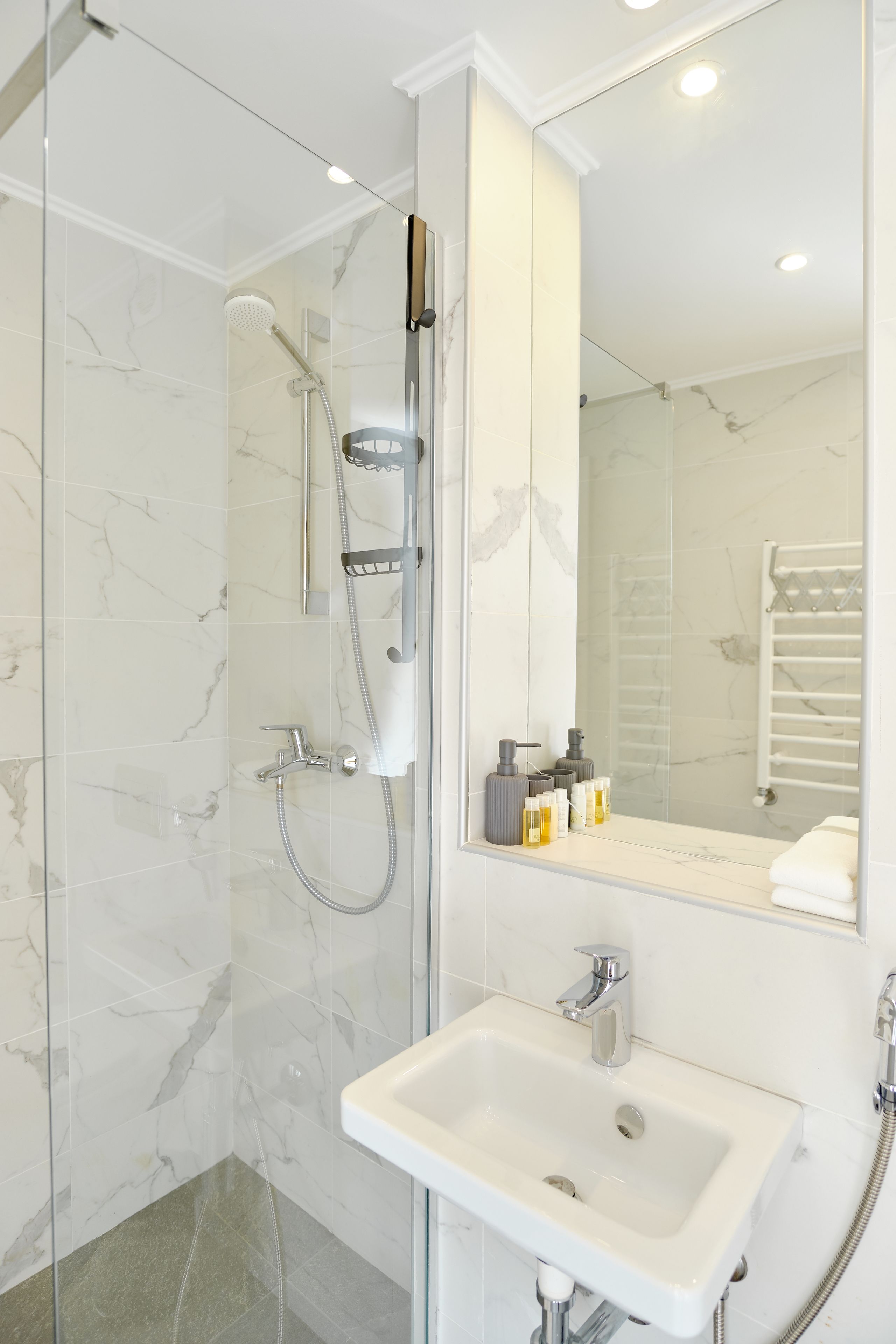 deluxe double or twin room | bathroom | shower, free toiletries, hair dryer, bathrobes
