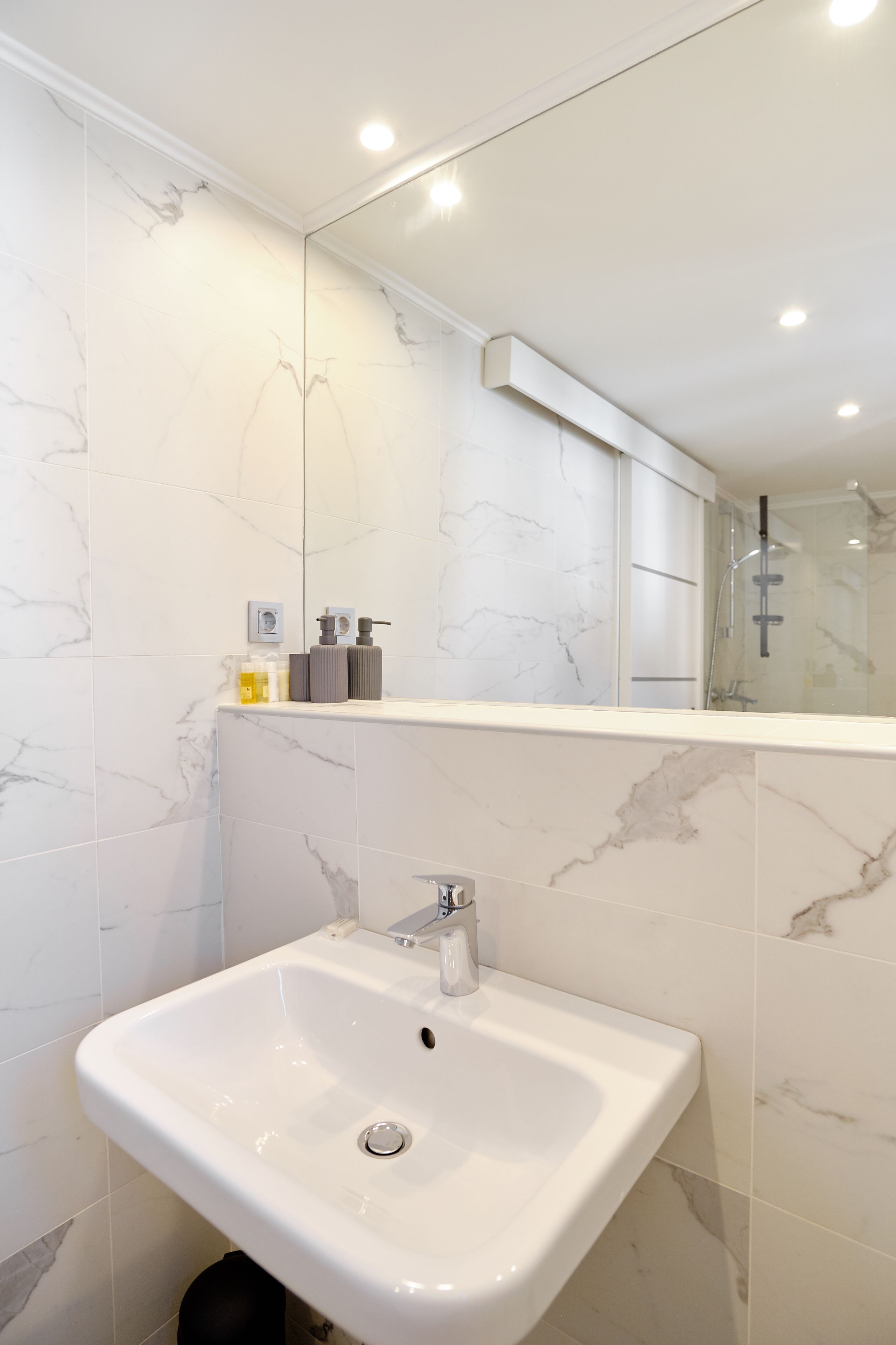 shower, free toiletries, hair dryer, bathrobes