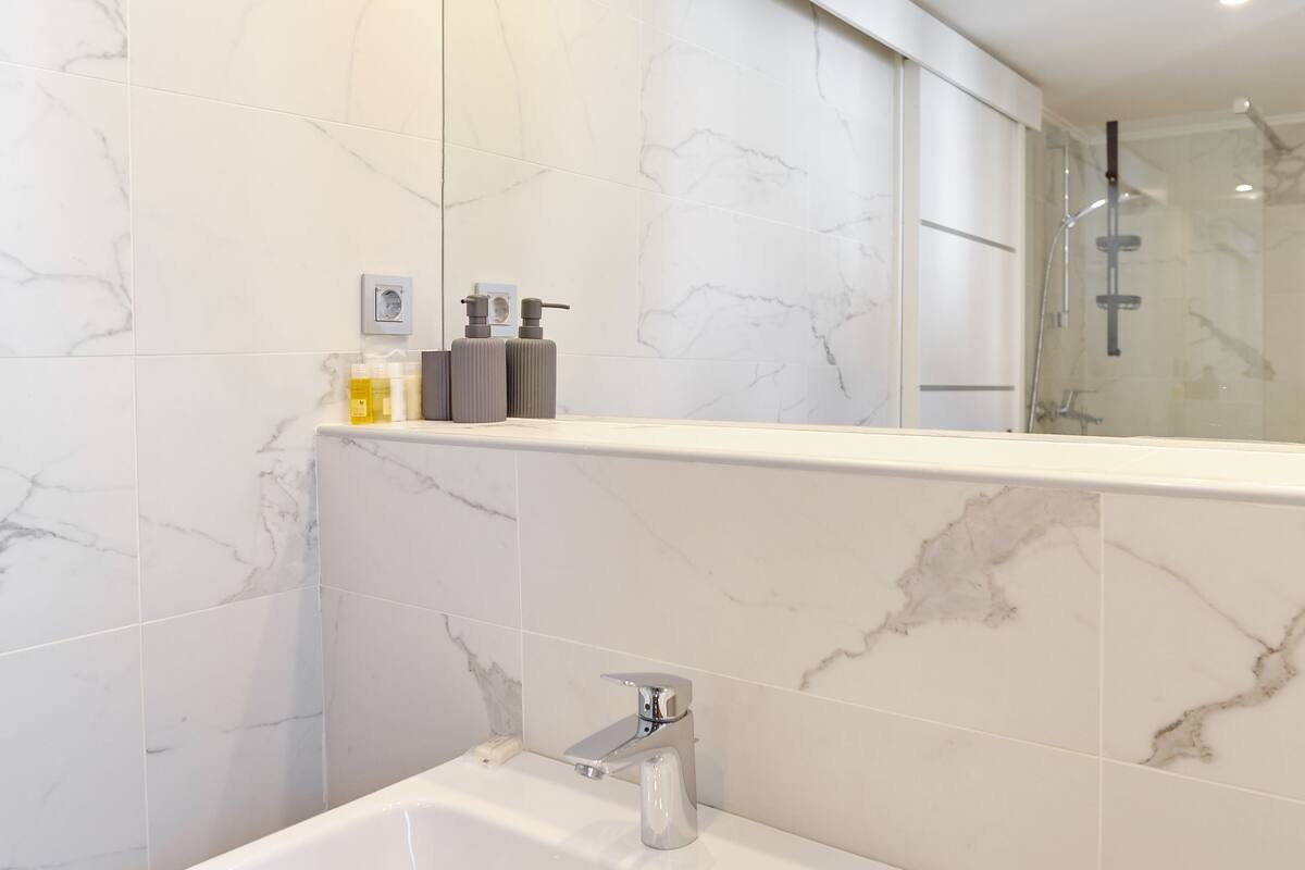 shower, free toiletries, hair dryer, bathrobes