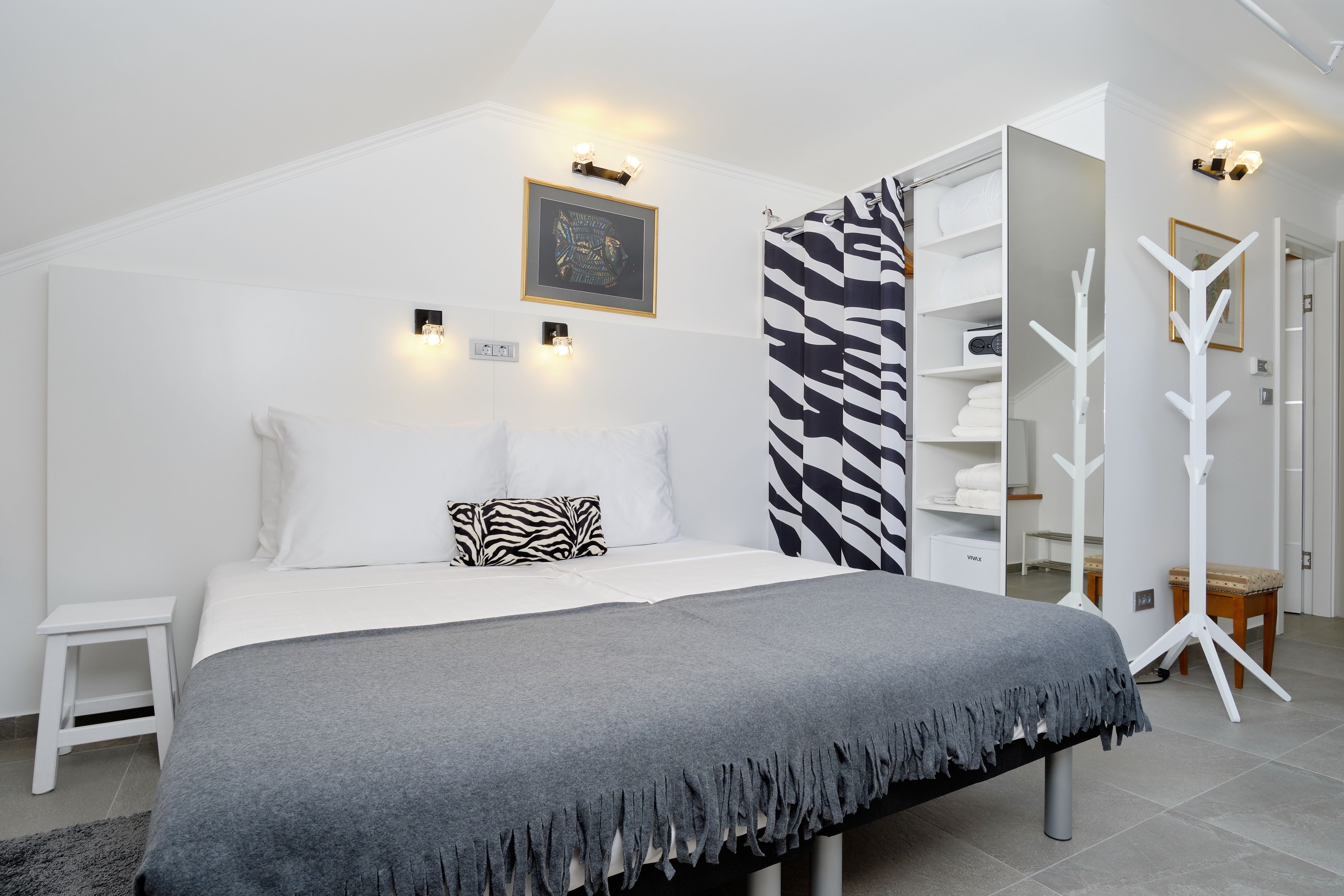 standard double or twin room | minibar, in-room safe, soundproofing, iron/ironing board