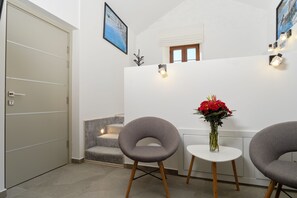 Minibar, coffre-fort, système d’insonorisation