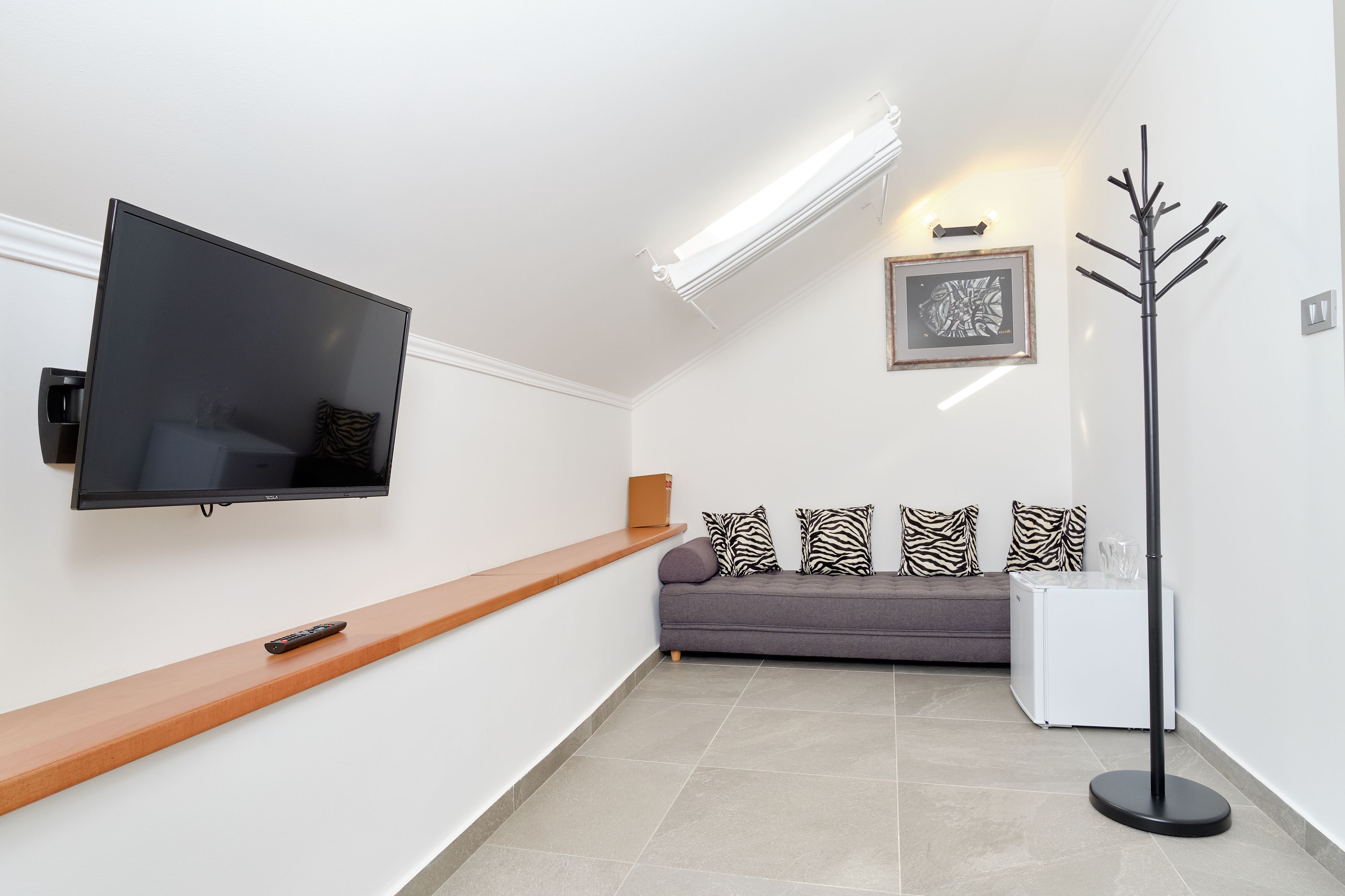 standard double or twin room | minibar, in-room safe, soundproofing, iron/ironing board