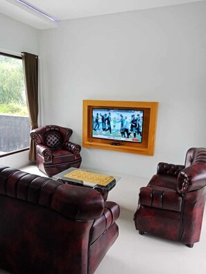 Villa, 4 slaapkamers, niet-roken | Woonkamer | Flatscreentelevisie