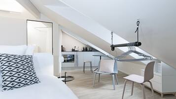 Soundproofing, free WiFi, bed sheets