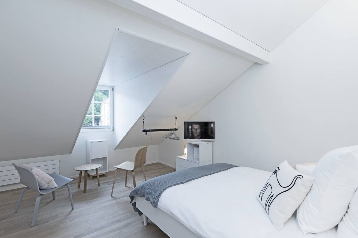 Basic Apartment | Soundproofing, WiFi (free), bed sheets