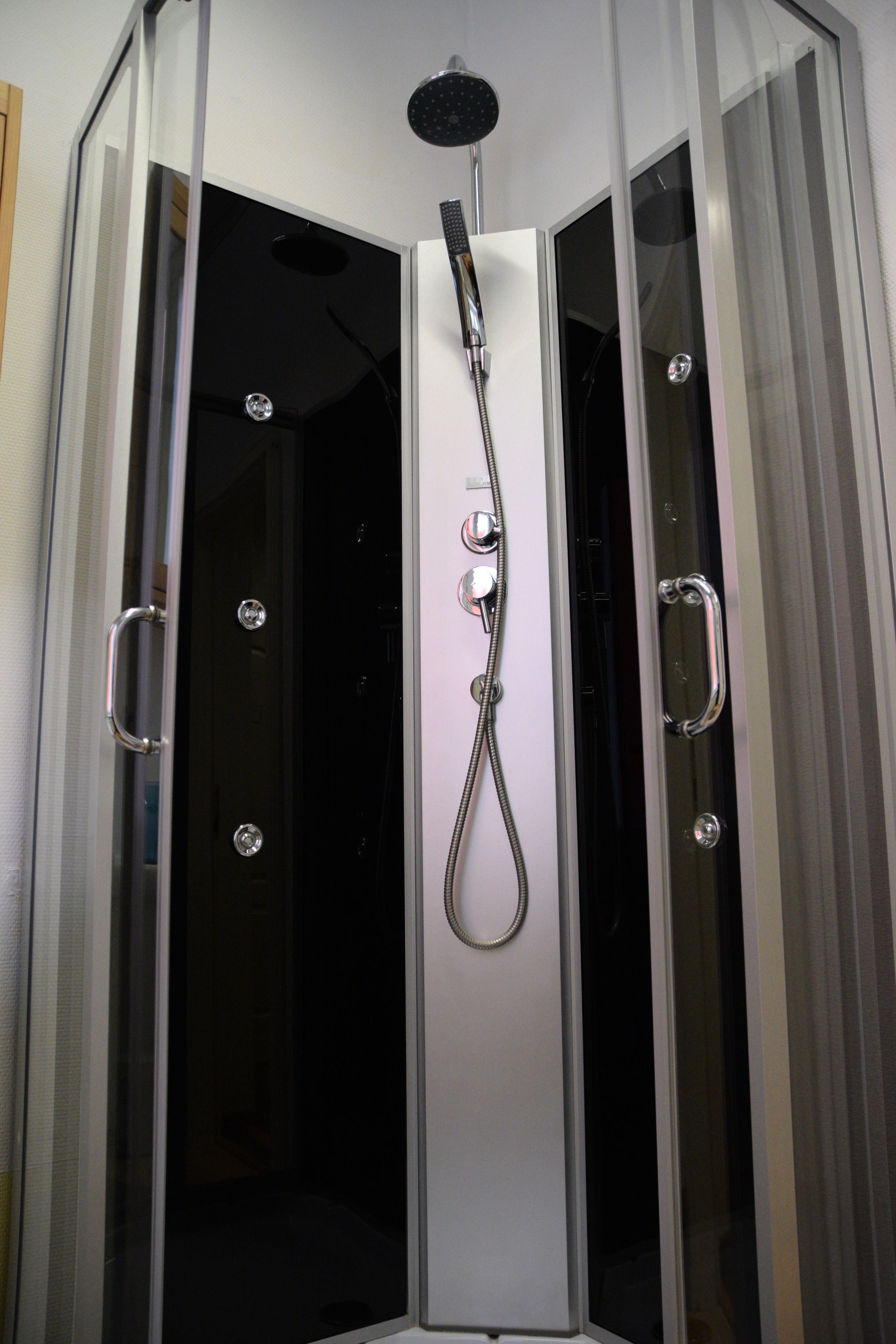 Dusche im Bad