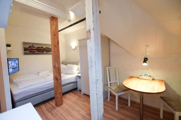 Desk, free WiFi, bed sheets