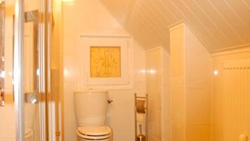 Departamento (Penthouse) | Baño | Regadera, secadora de cabello, toallas, papel de baño