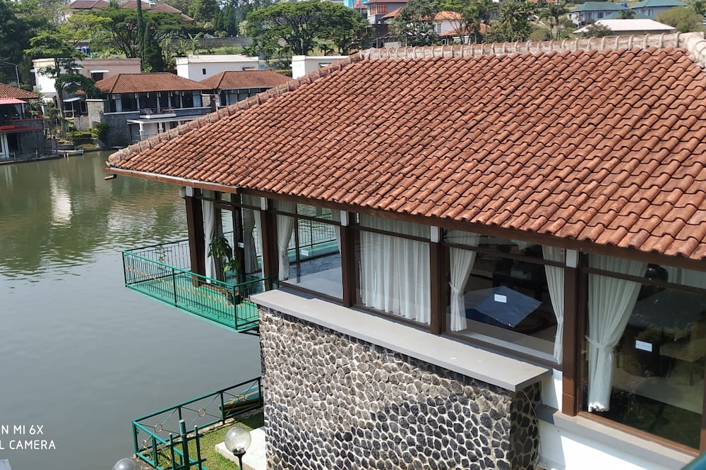 Villa Pinggir Danau Puncak for 30 pax