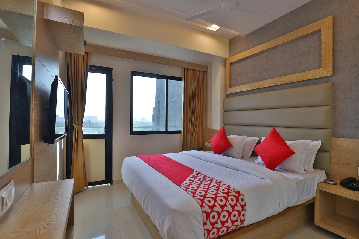 Classic Room | Select Comfort beds, in-room safe, desk, soundproofing