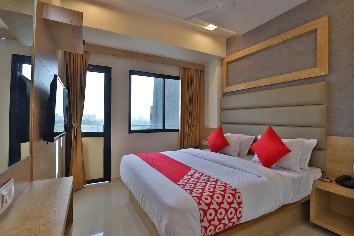 Classic Room | 1 bedroom, Select Comfort beds, in-room safe, desk
