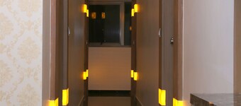 Hotel Royal King by Sky Stays