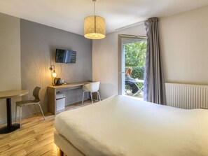 Desk, soundproofing, iron/ironing board, free WiFi - Aparthotel Adagio Access Saint Nazaire (Saint-Nazaire)