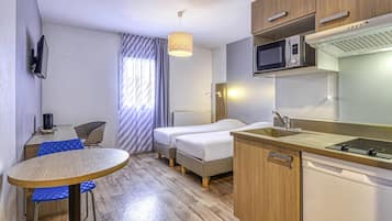 Studio, 2 Twin Beds | 1 bedroom, desk, soundproofing, iron/ironing board