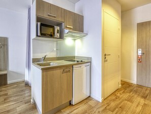 1 Schlafzimmer, Schreibtisch, schallisolierte Zimmer