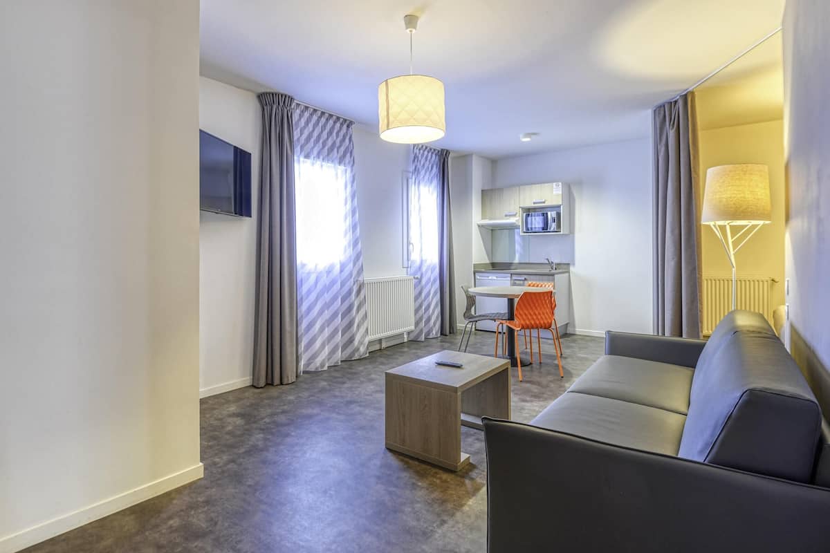 Apartment, 1 Bedroom | Desk, soundproofing, iron/ironing board, free WiFi