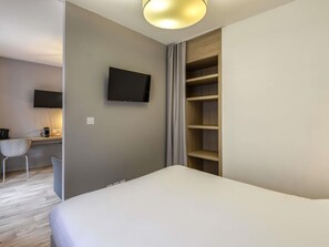Appartement, 1 chambre | Bureau, chambres insonorisées, fer et planche à repasser, Wi-Fi gratuit