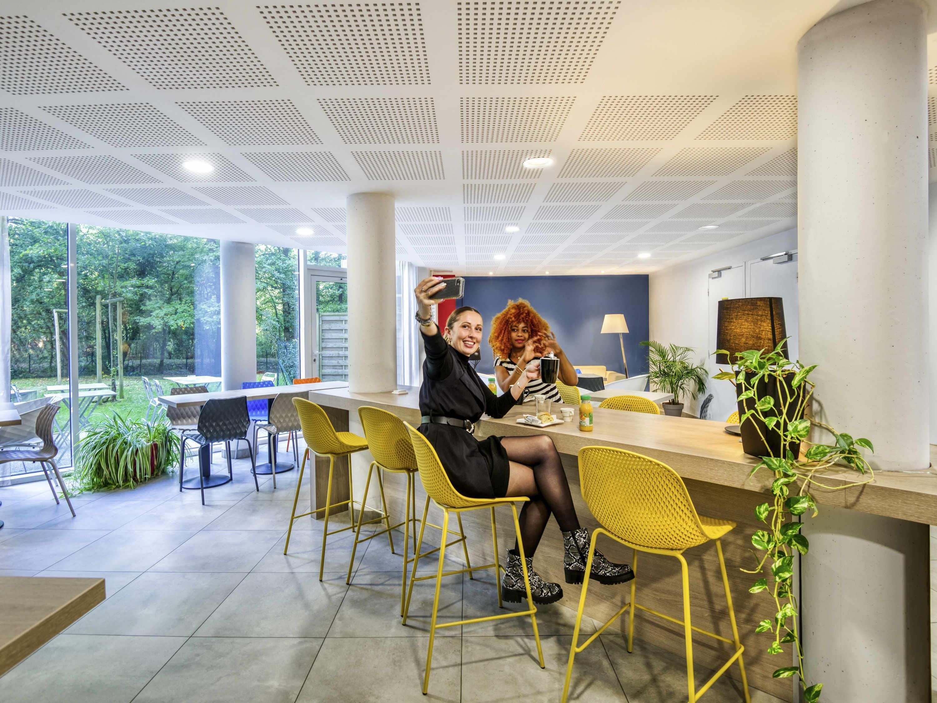 Sarapan ala kontinental setiap hari (EUR 10 per orang)