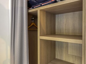 Studio, 2 lits une place | Bureau, chambres insonorisées, fer et planche à repasser, Wi-Fi gratuit