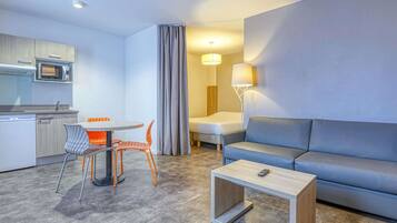 Apartment, 1 Bedroom | Desk, soundproofing, iron/ironing board, free WiFi