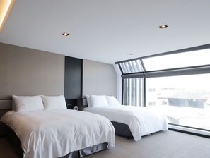 Deluxe Quadruple Room | Desk, blackout curtains, soundproofing, free WiFi - Slow Town Hotel - Glowing (Taichung)