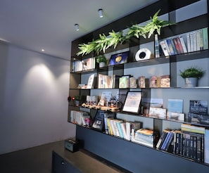 Reception - Slow Town Hotel - Glowing (Taichung)