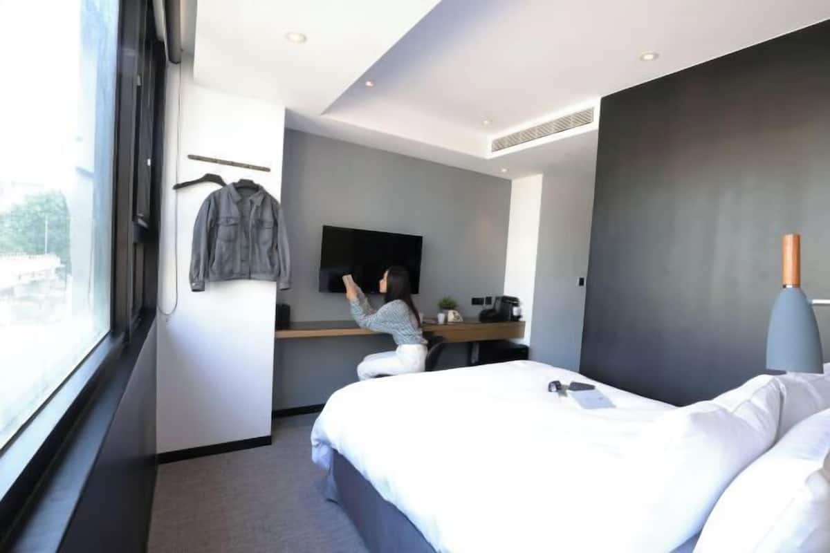 Desk, free WiFi, bed sheets