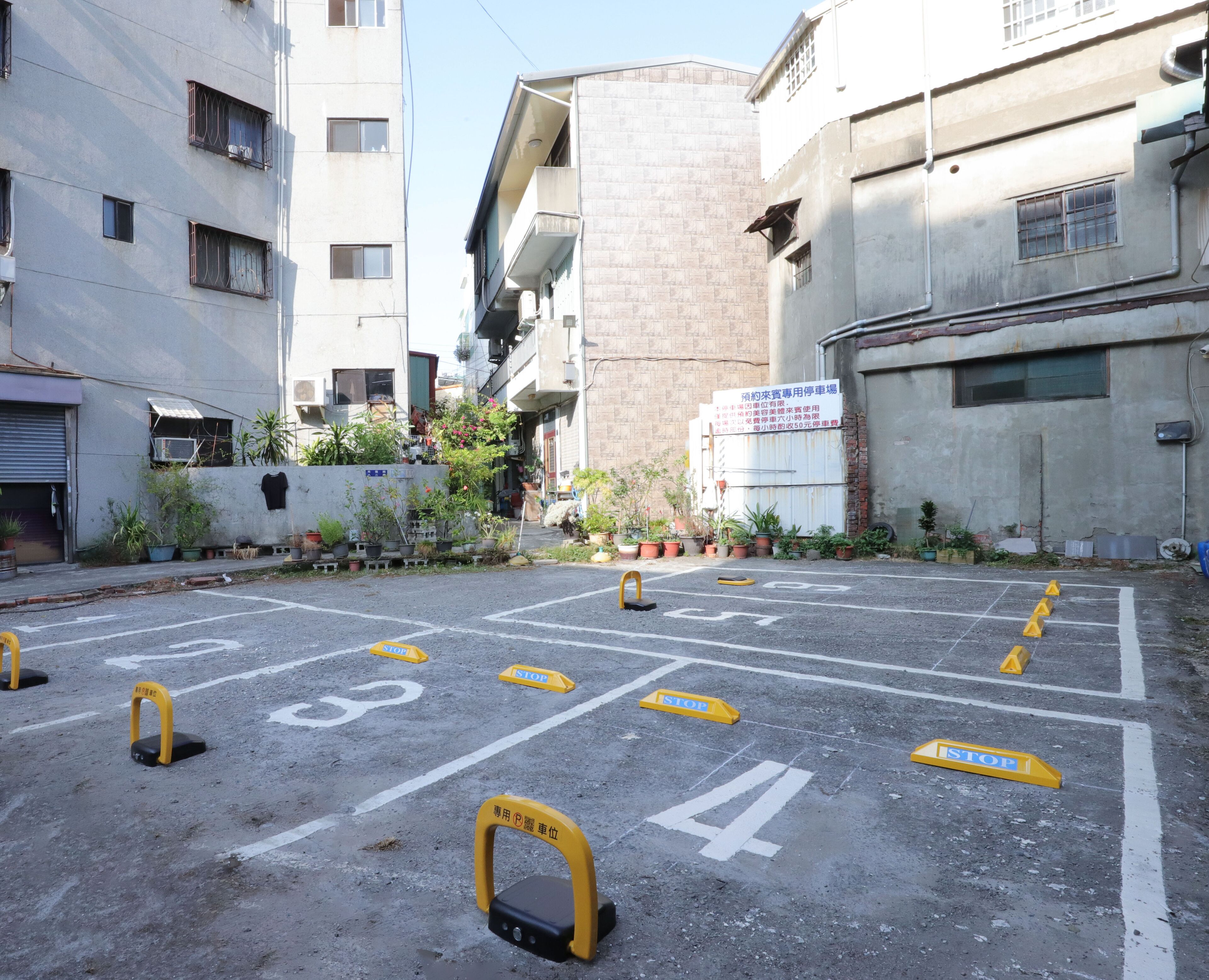 self-parking (surcharge) 200 per stay