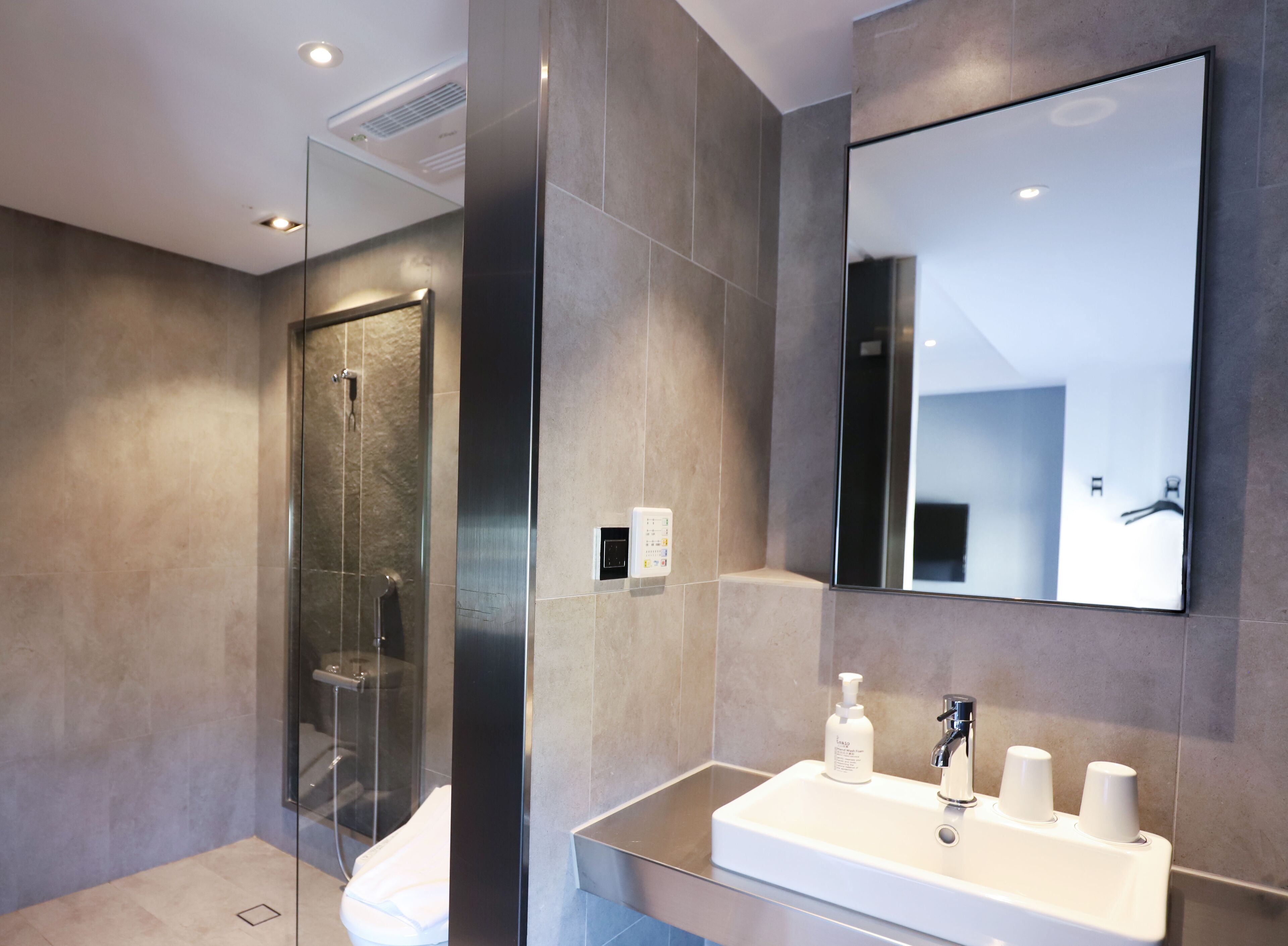 superior double room | 1 bedroom, desk, blackout curtains, soundproofing