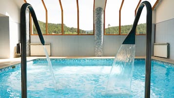 Salas de tratamiento para parejas, sauna y tina de hidromasaje