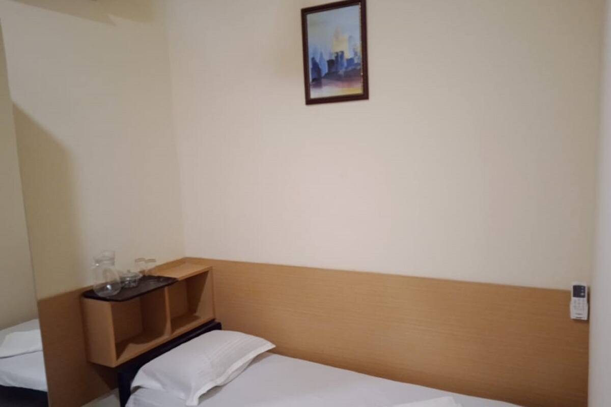 In-room safe, desk, free WiFi