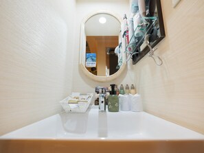 أحواض استحمام وحجيرات دش منفصلة، حوض استحمام عميق