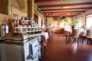 Free daily buffet breakfast  - Hotel Les 4 Saisons (Kruth)