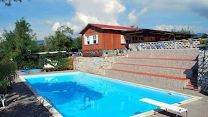 Piscine extérieure (ouverte en saison)