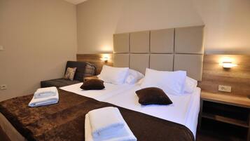 Minibar, caja fuerte, escritorio y espacio para trabajar con un portátil