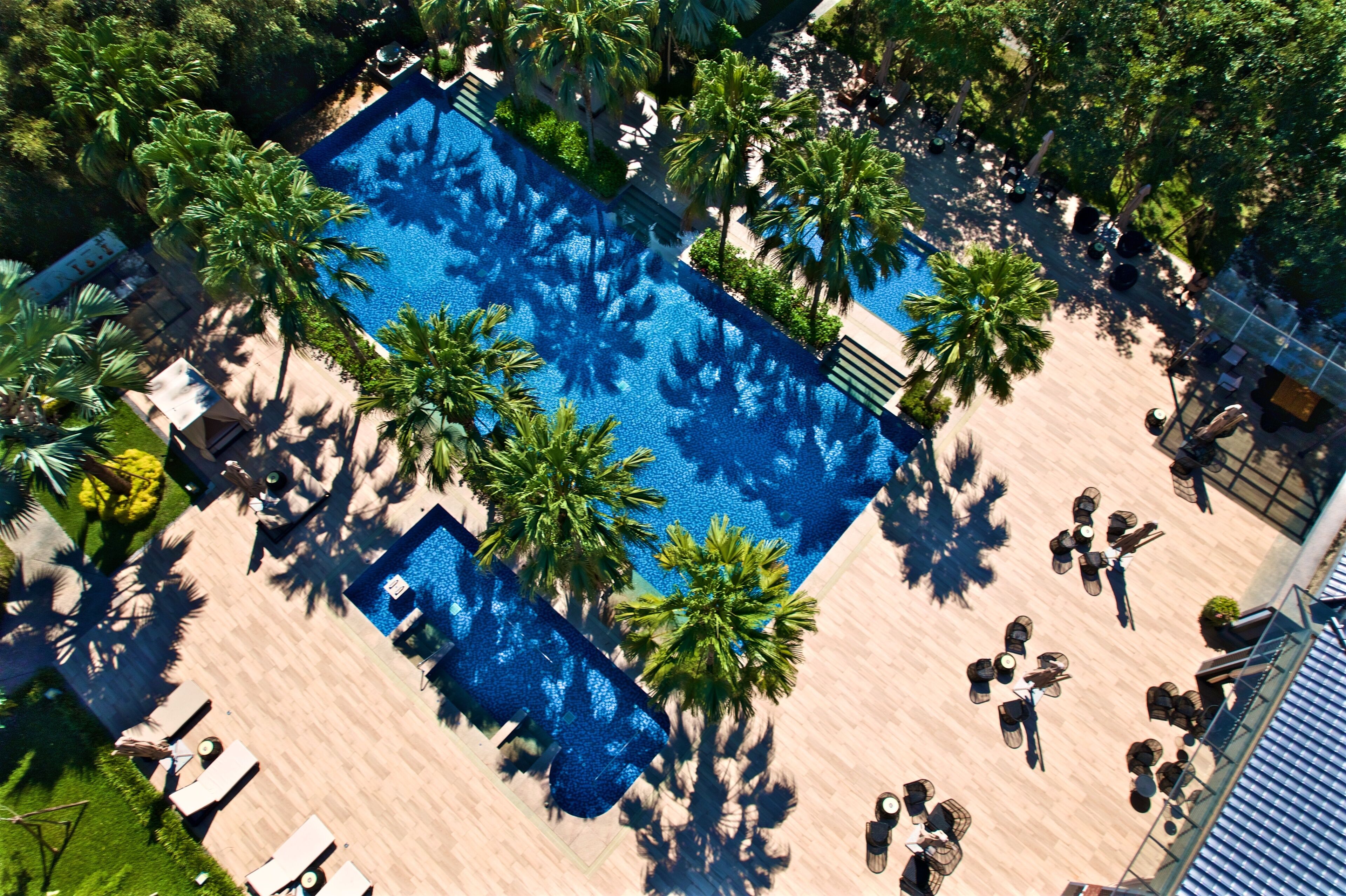 outdoor pool, open 8:00 am to 9:00 pm, pool umbrellas, pool loungers